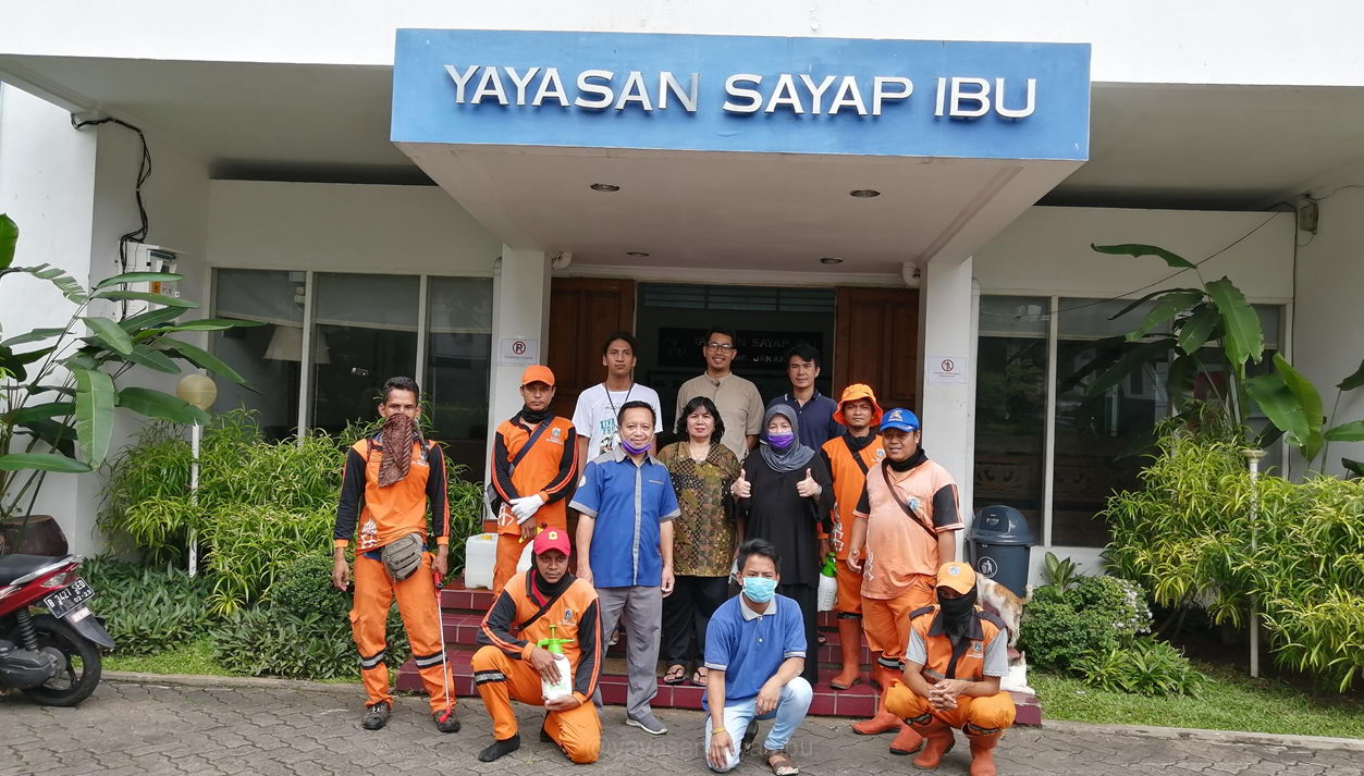 Read more about the article Antisipasi Pencegahan Penyebaran Covid-19,  YSI Cabang Jakarta Melakukan Penyemprotan Disinfektan